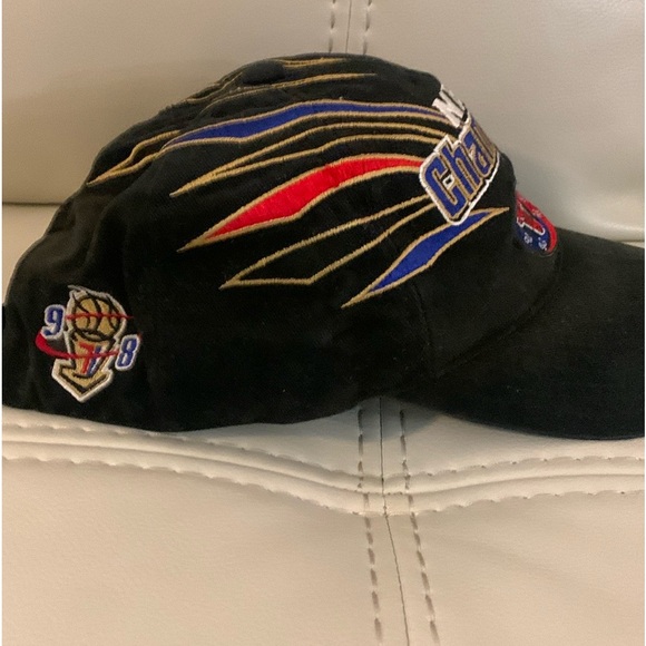 Chicago Bulls Original locker room Championship hat from 1998 title - Picture 2 of 5